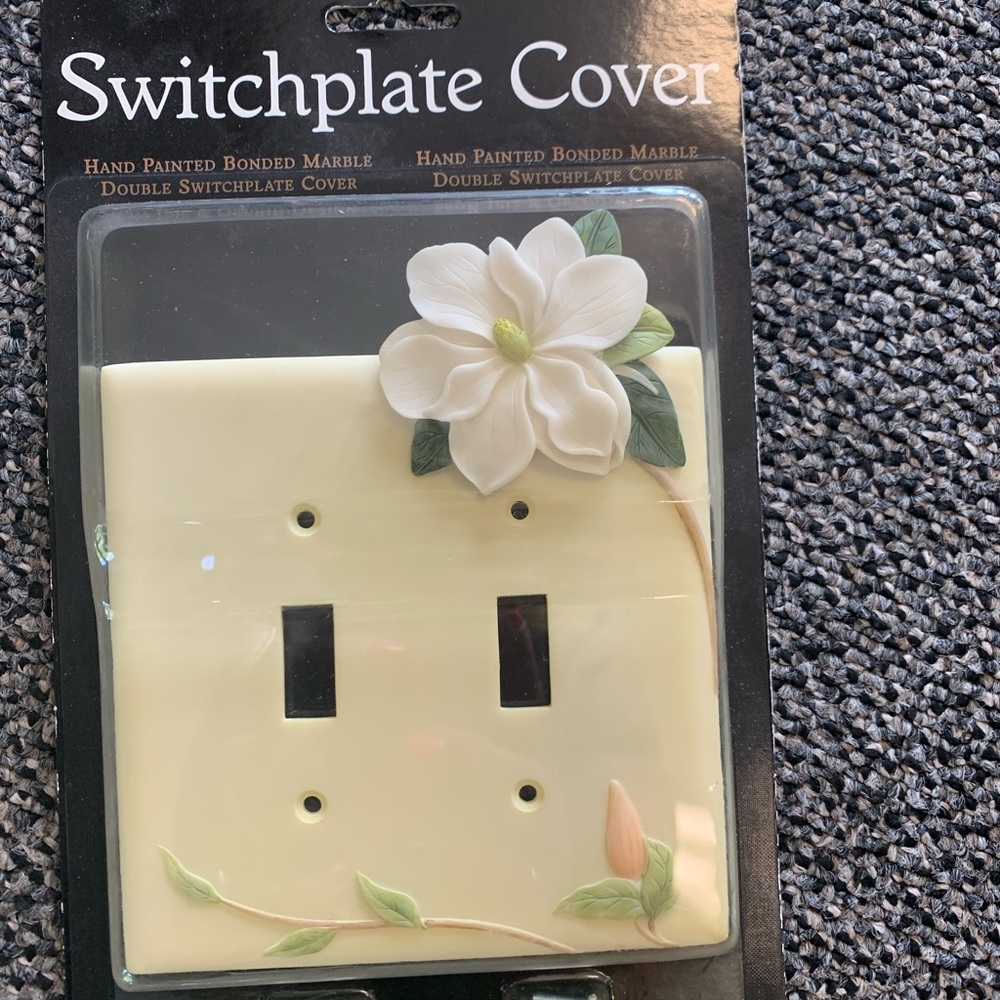 Magnolia double switch plate cover new in package.